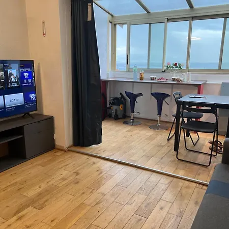 A Sea-view T2 In A Luxury With Swimming Pool For 4 People * Antibes