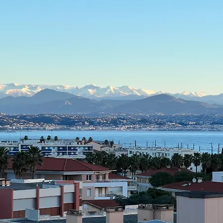 A Sea-view T2 In A Luxury With Swimming Pool For 4 People * Antibes